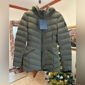 Women’s moose knuckles down hooded jacket size extra small